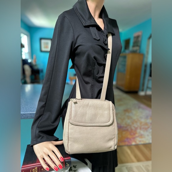 Liz Claiborne Bone Leather Bag - Picture 3 of 16